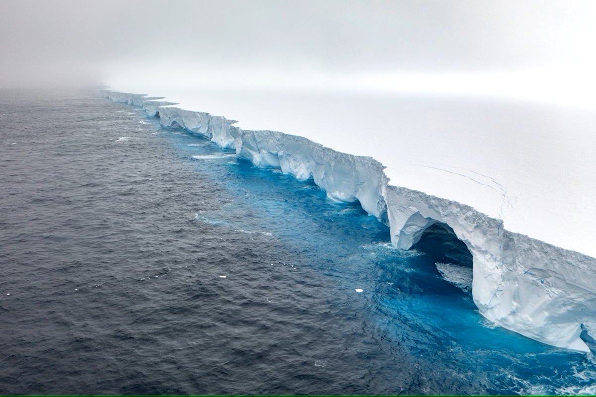 Maior iceberg do mundo entra em movimento; entenda o que pode